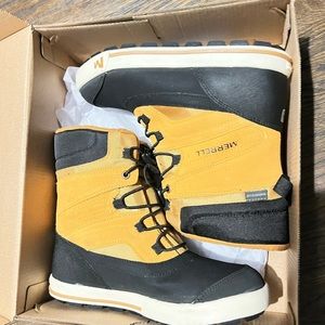 New never used boots unisex